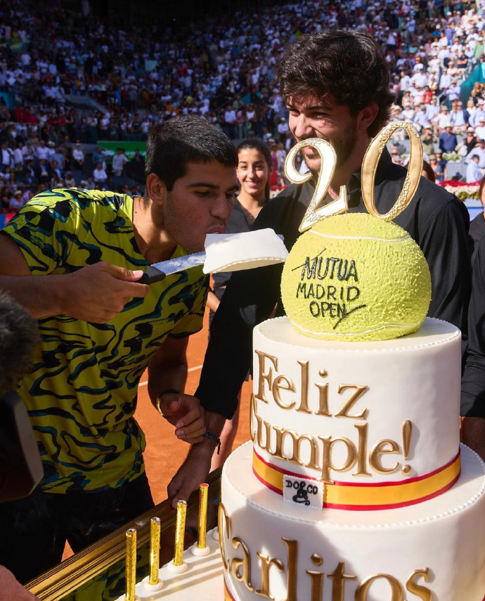 包含凯恩赛事官方发布出色防守新规，西班牙队争议不断！的词条