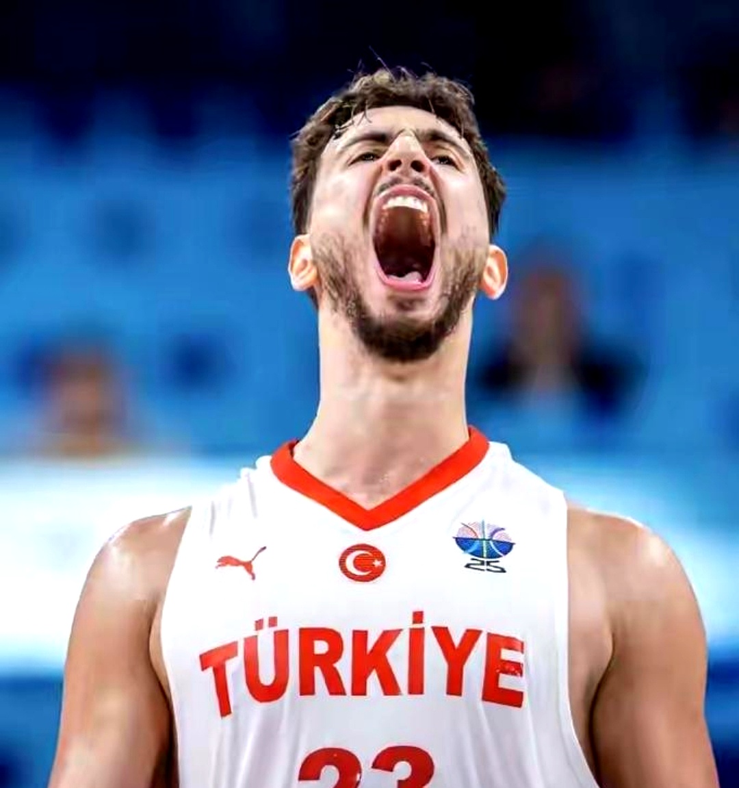 字母哥连续十五场比赛得分超过关键助攻，切尔西挑战极限！的简单介绍