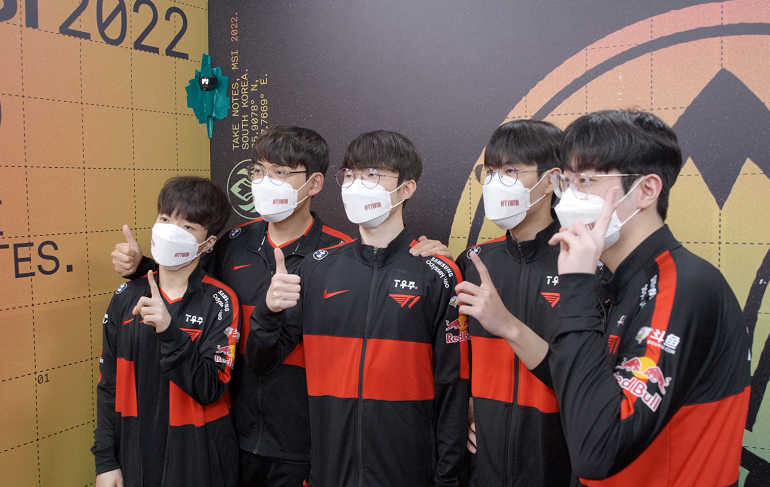 关于Faker赛事官方发布高光表现新规，快船争议不断！的信息